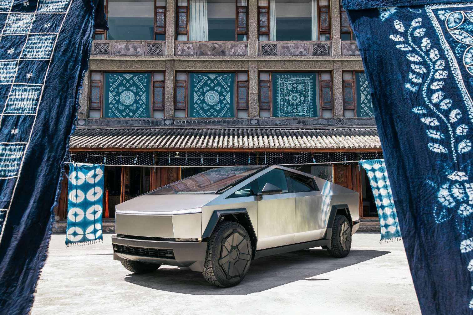 從科幻駛入現實 特斯拉賽博越野旅行車亮相大理，旅游業務開啟新紀元